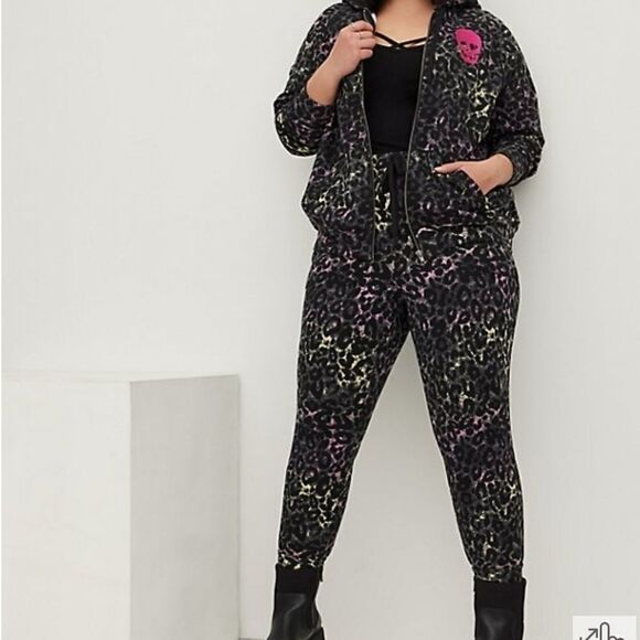 Torrid Lovesick Jogger Everyday Fleece Leopard Skull size 2 - Picture 1 of 5